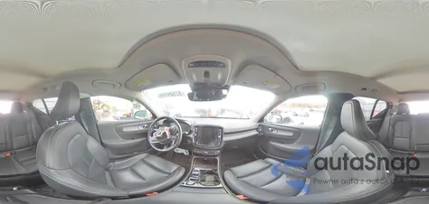 2021 Volvo Xc40 T5 Inscription z USA, uszkodzony, nr VIN YV4162UL5M2570070